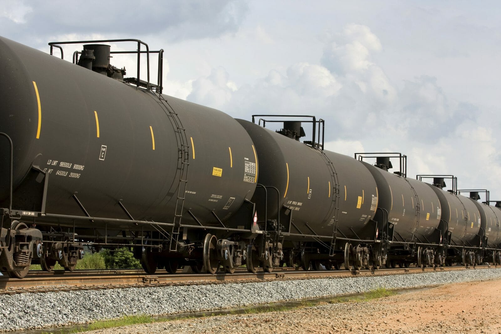 88b30804-rail-tanker-cars