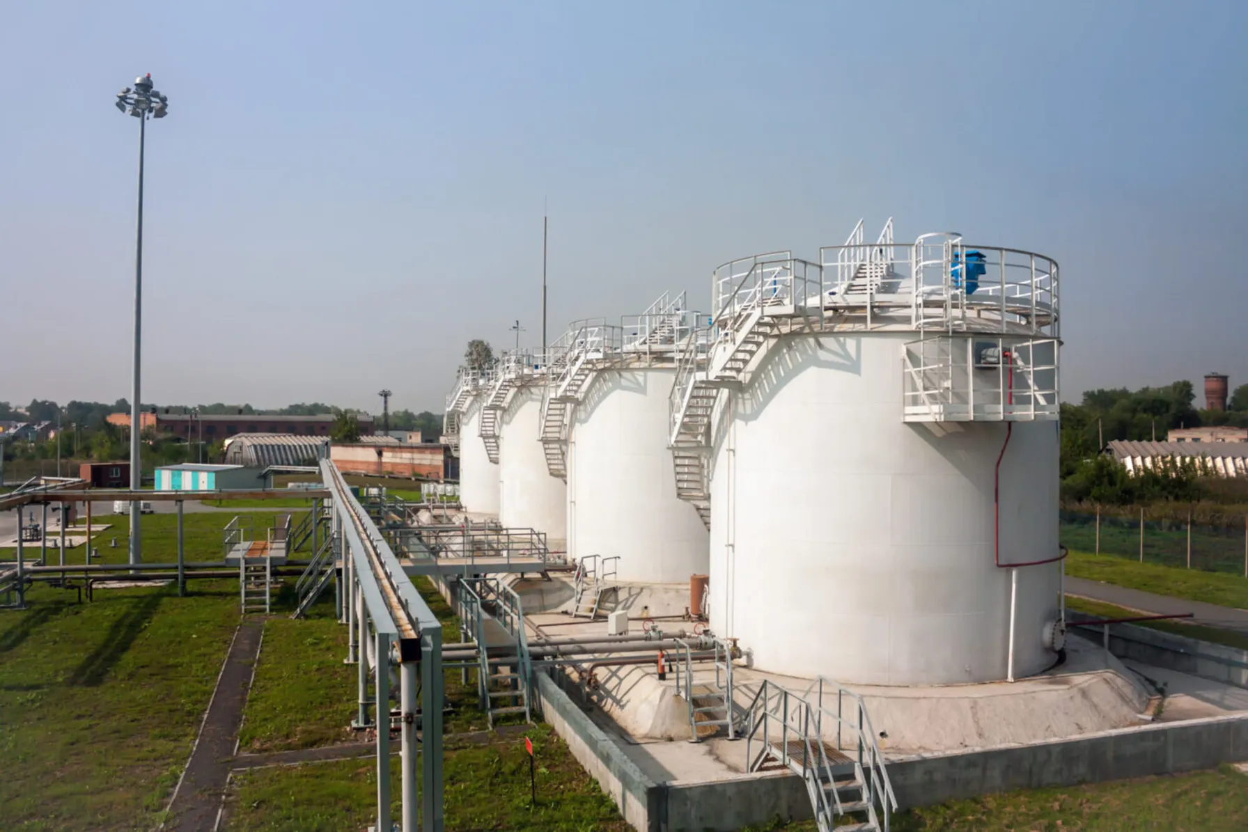 09593500-fuel-store-tanks-685478516-1440x960-1