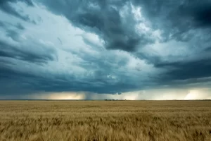 21fc25f2-prairie-storm-saskatchewan-canada-1172325528-1