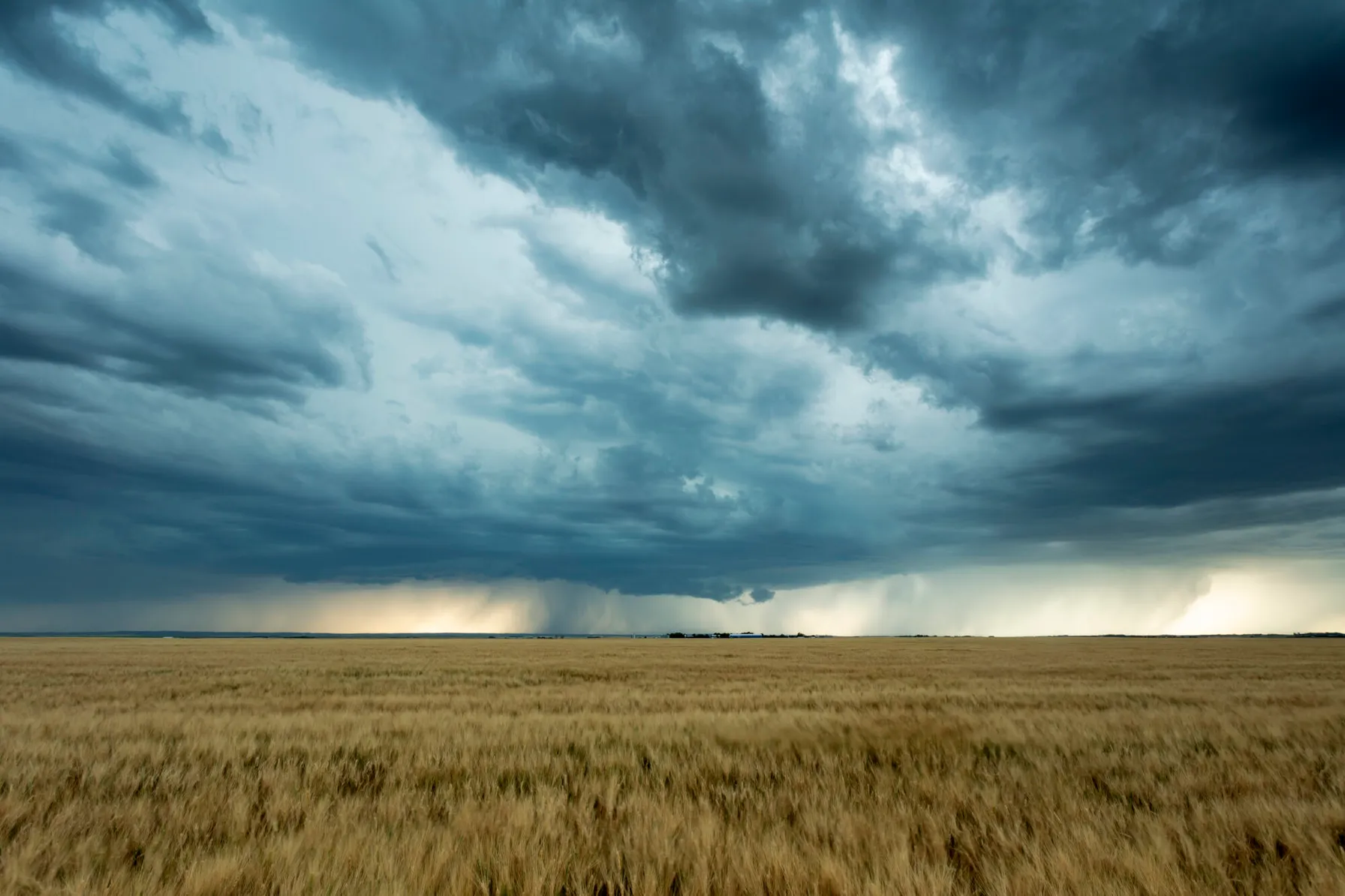 21fc25f2-prairie-storm-saskatchewan-canada-1172325528-1