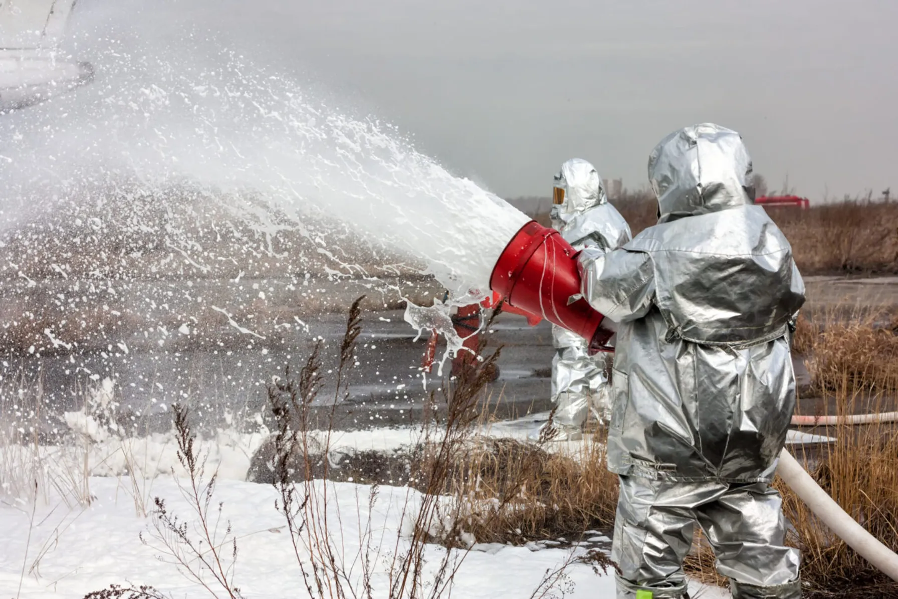 230b3427-fill-the-airplane-with-fire-fighting-foam-613905646-1440x960-1