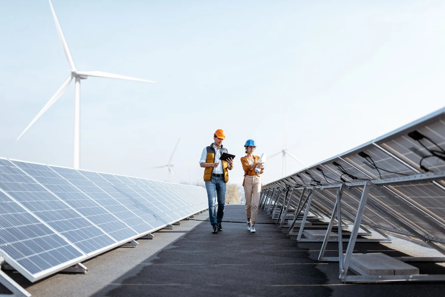 38ad6341-engineers-in-solar-wind-1188930630