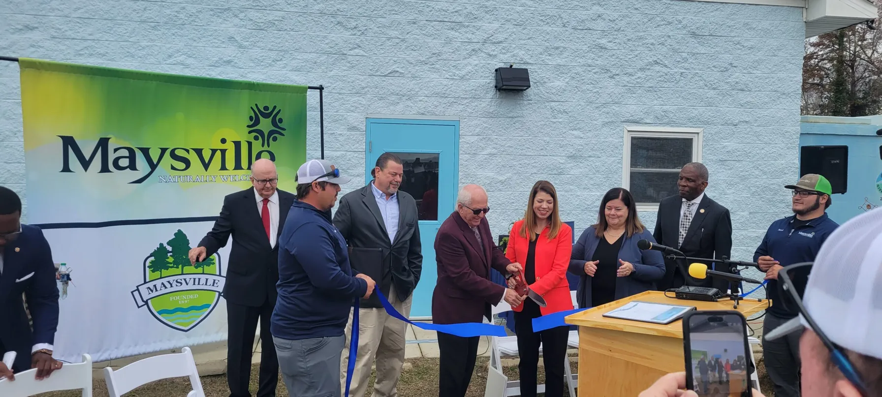 Maysville_ribbon_cutting-original