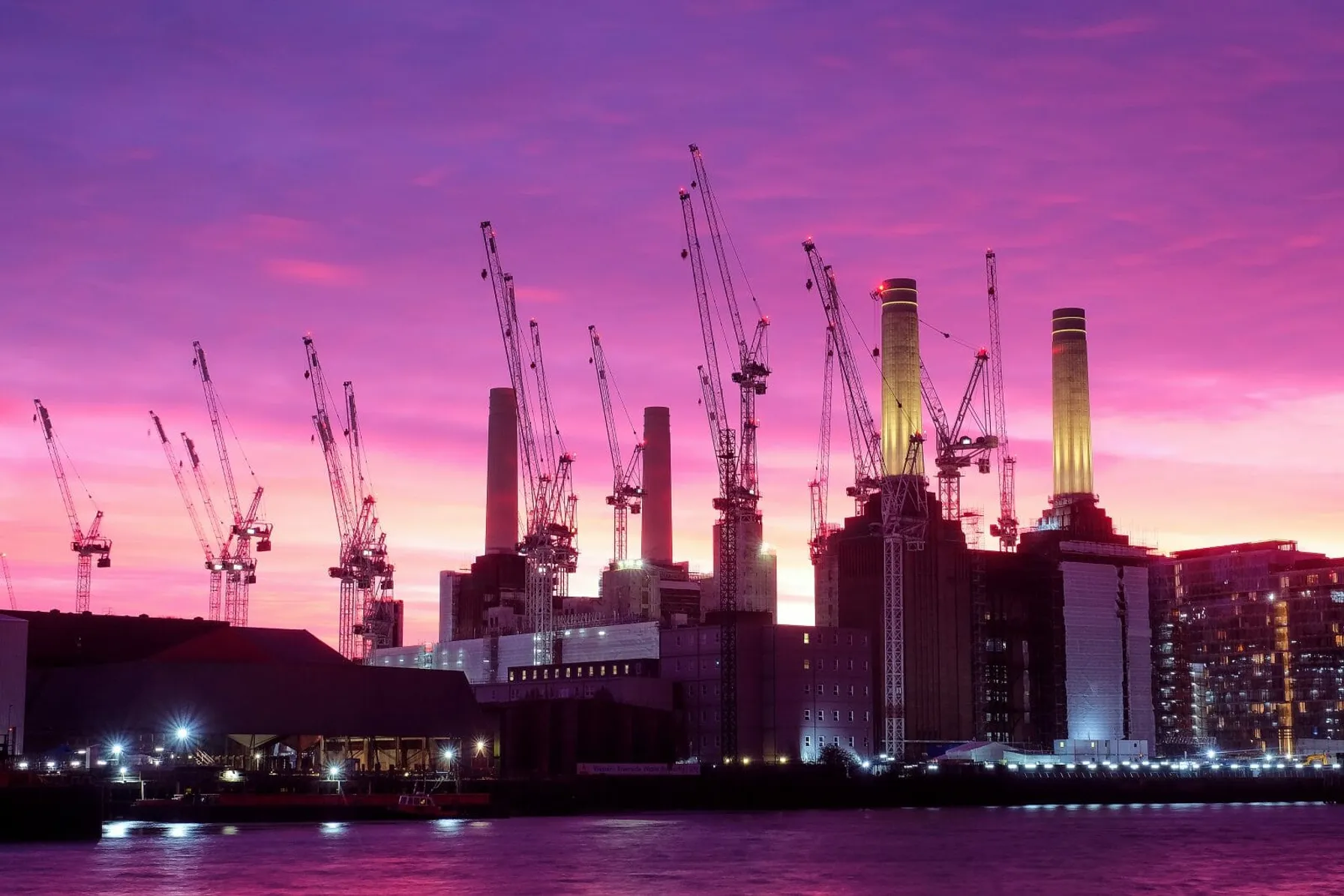 ead5d0d9-battersea-and-cranes-1173649419
