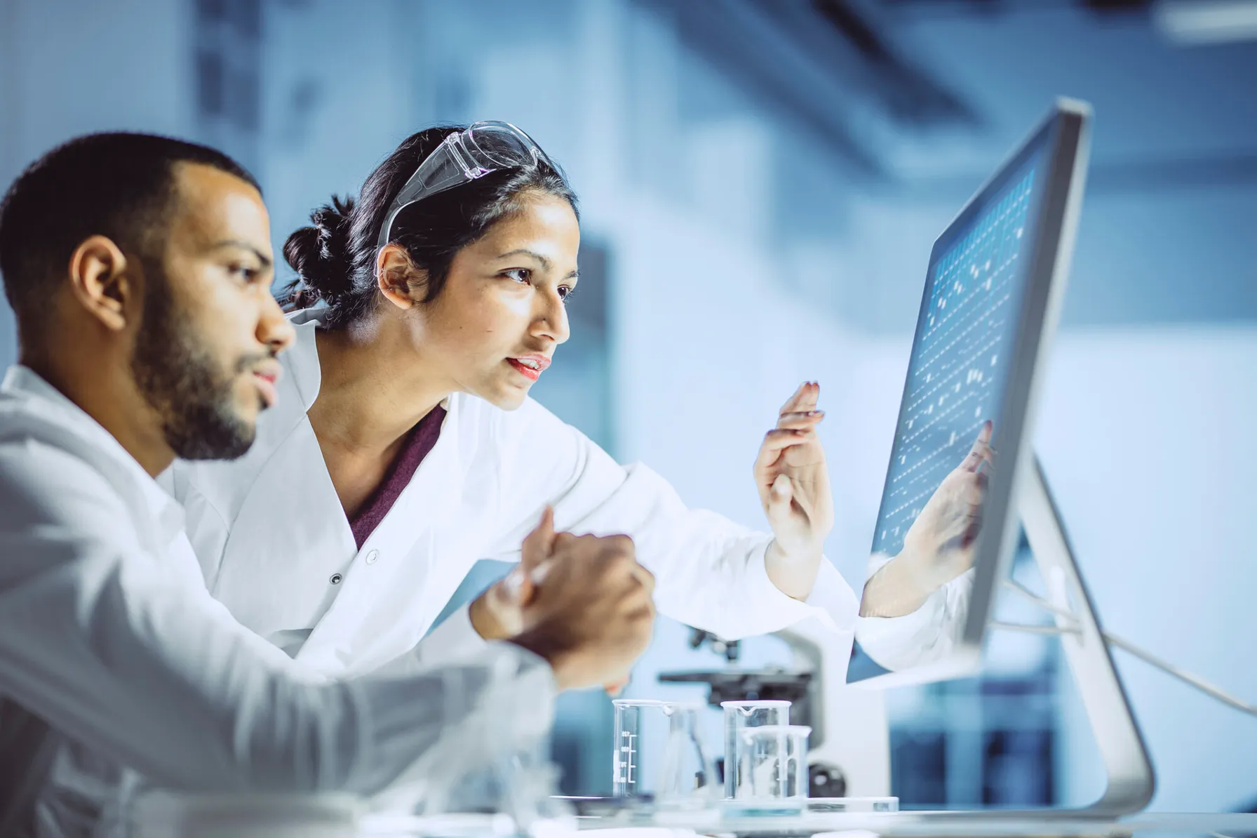 fb2df497-scientists-working-in-a-lab