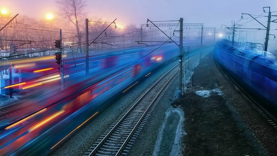 2aee9f6a-02.03.003.rail_.transit.hero_