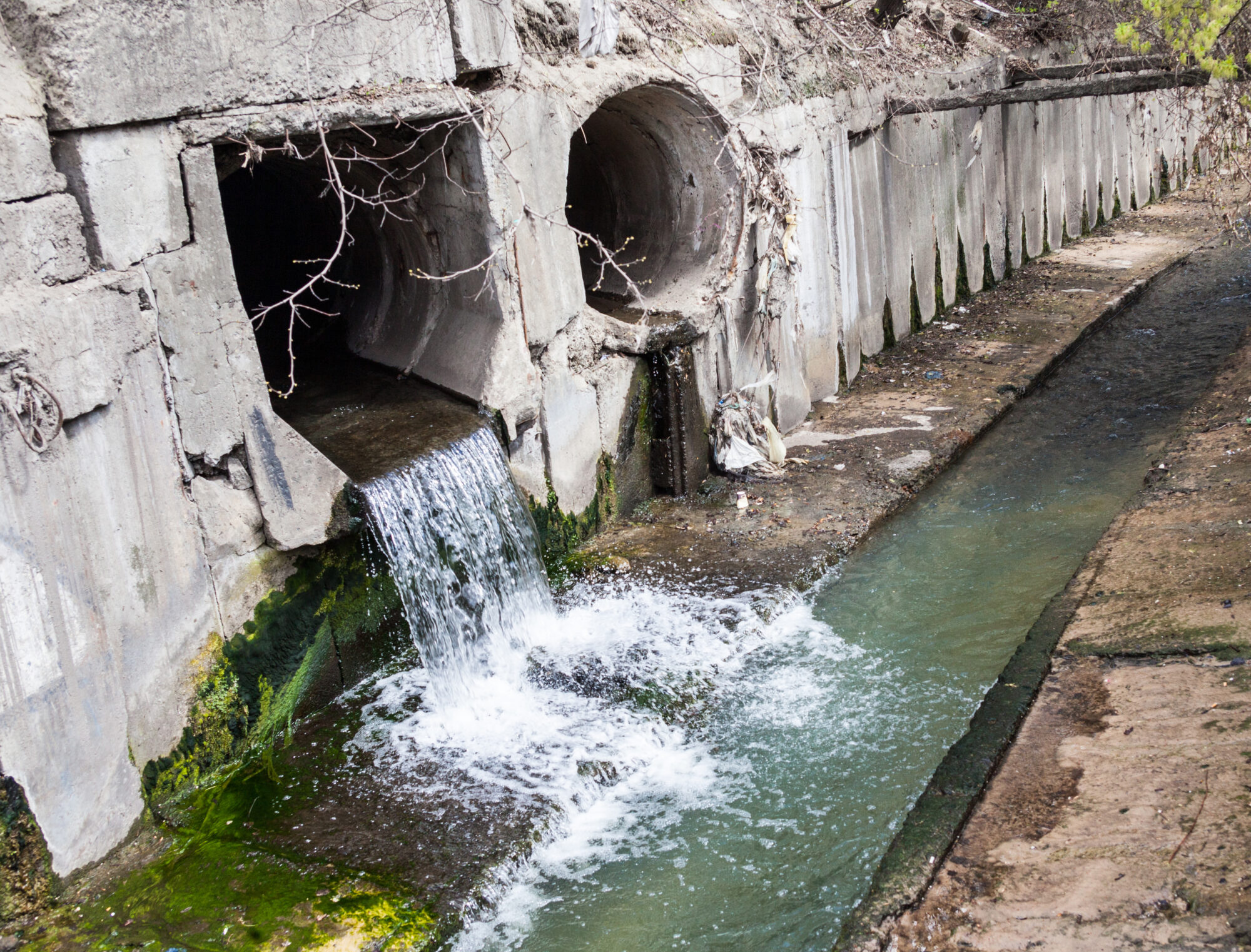 Run-off pipes discharging water