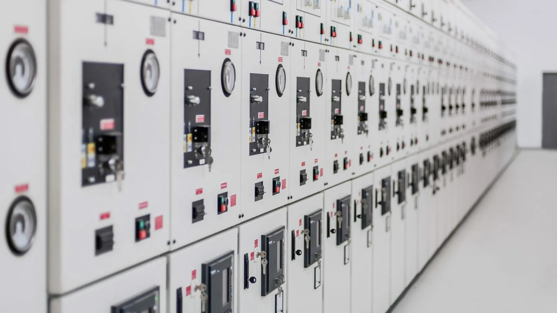 98b3f249-medium-voltage-switchgear-bay-control-unit-1