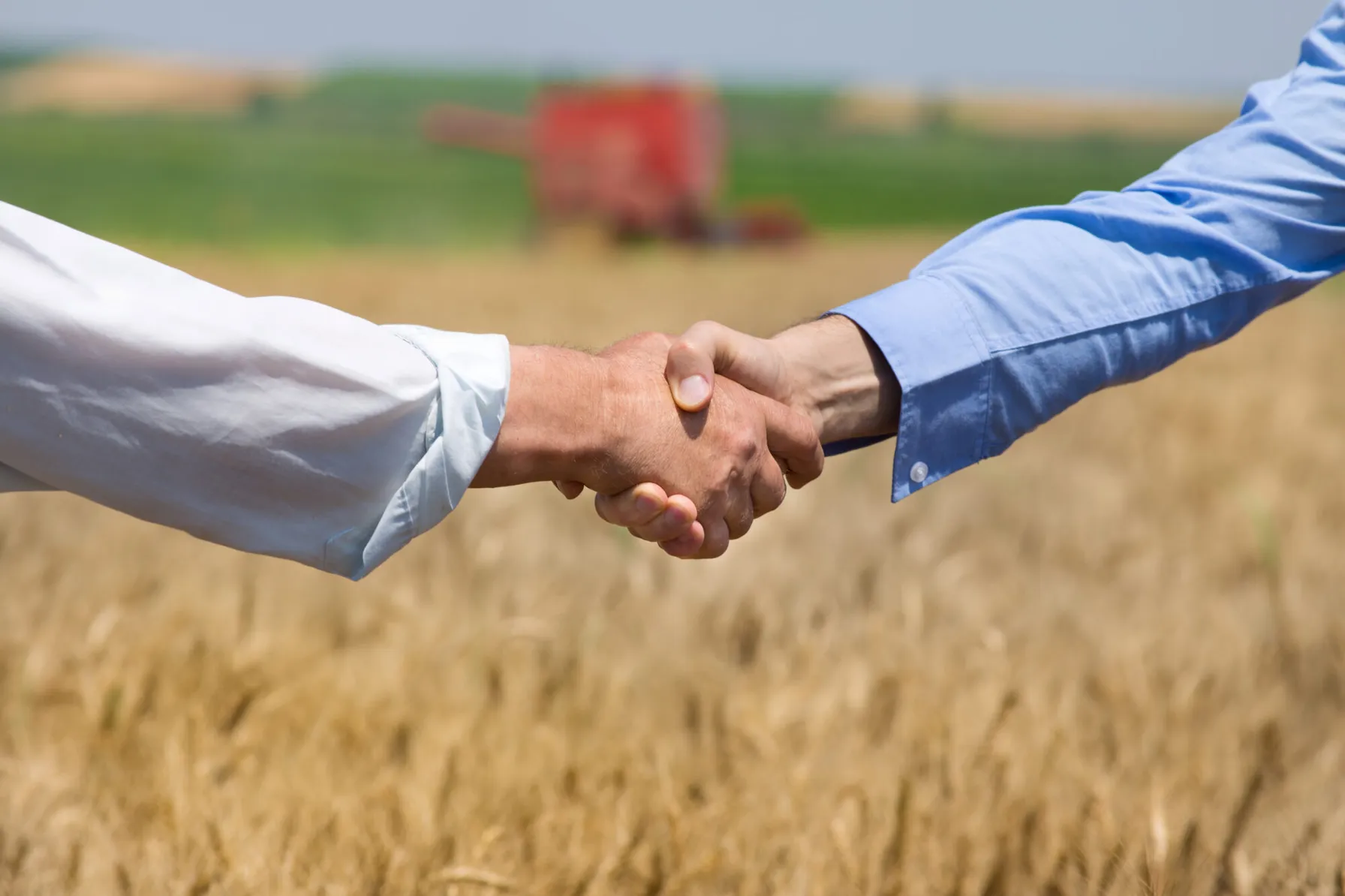 hands-shaking-in-the-field
