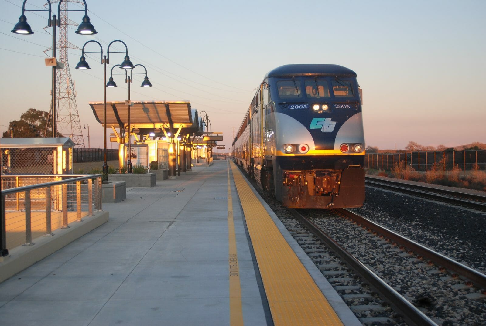 Fairfield-Vacaville-Train-at-Station