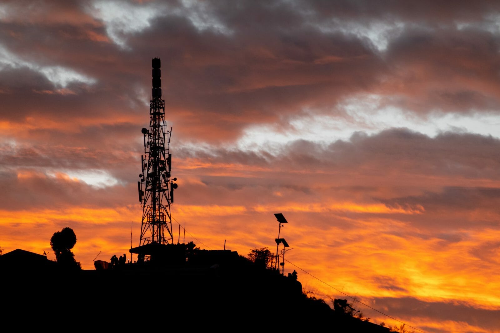 acd7dc62-cell-phone-tower-silhouette-1200237072