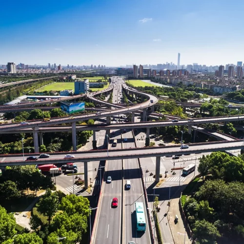 e1b45ddf-00s-aerial-view-massive-highway-intersection-912846078