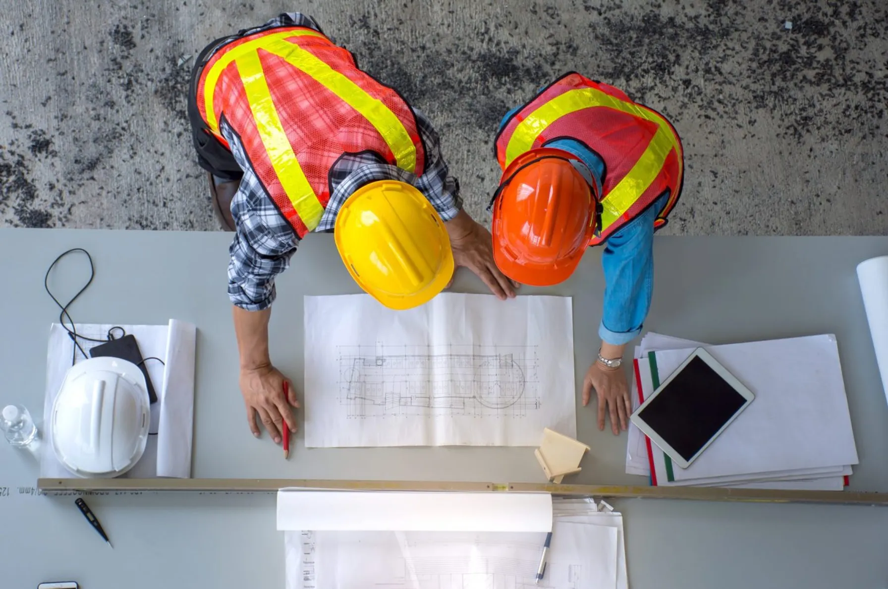 c2e6cb34-construction-workers-top-down-view-1440x955-1