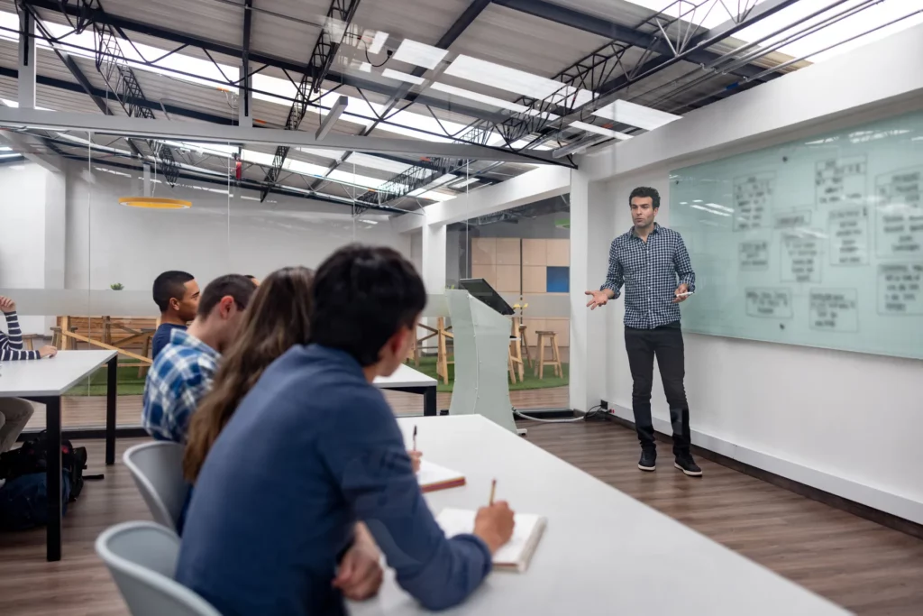 Teacher-giving-an-IT-lesson-1992829748